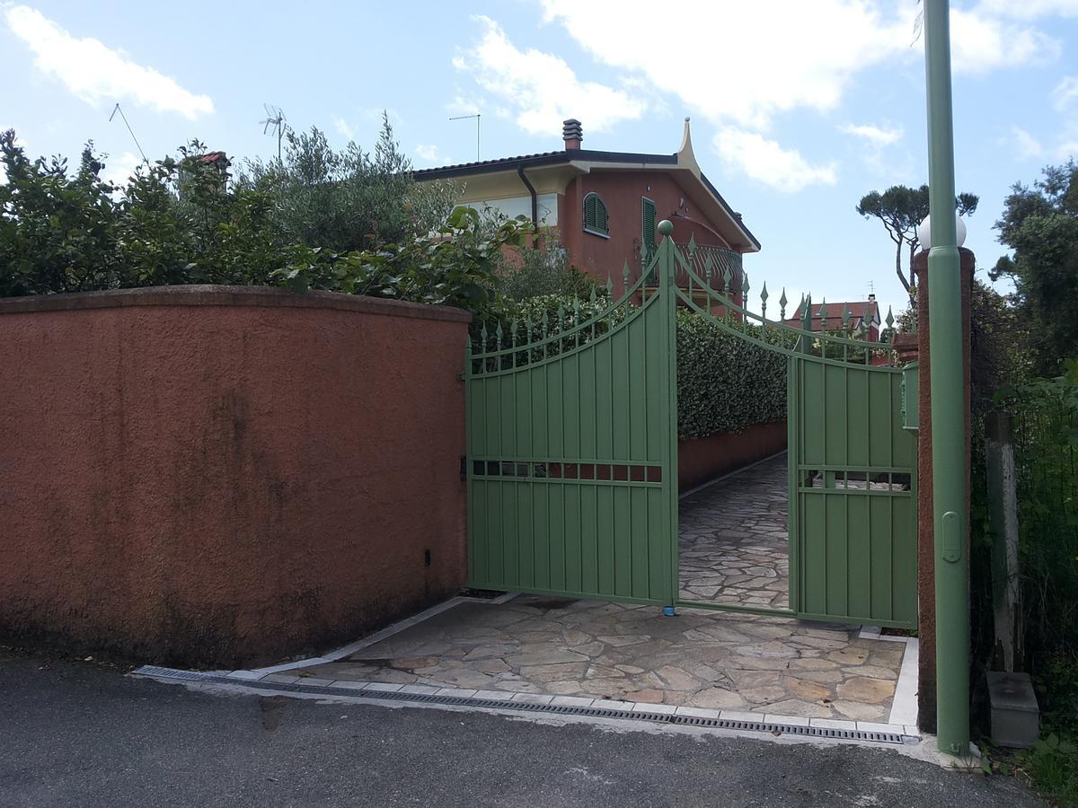 Giusy Bed And Breakfast Marina Di Carrara Exterior foto