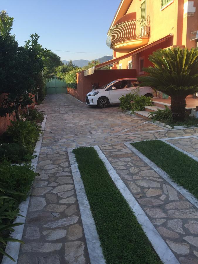 Giusy Bed And Breakfast Marina Di Carrara Exterior foto