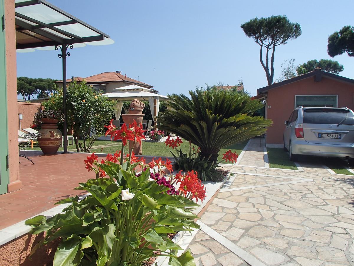 Giusy Bed And Breakfast Marina Di Carrara Exterior foto