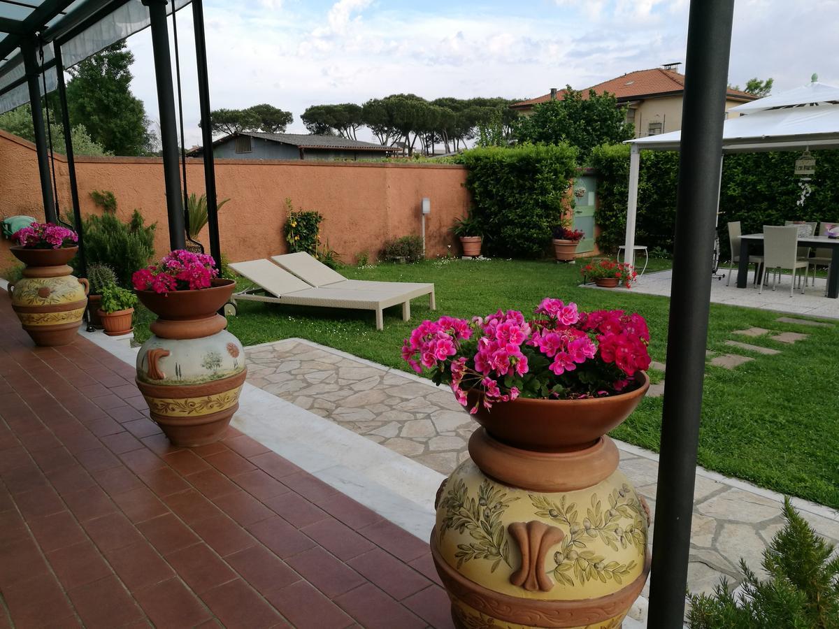 Giusy Bed And Breakfast Marina Di Carrara Exterior foto