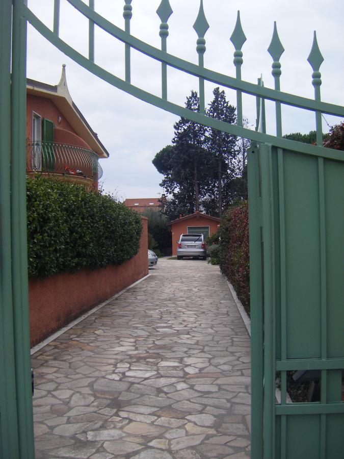 Giusy Bed And Breakfast Marina Di Carrara Exterior foto