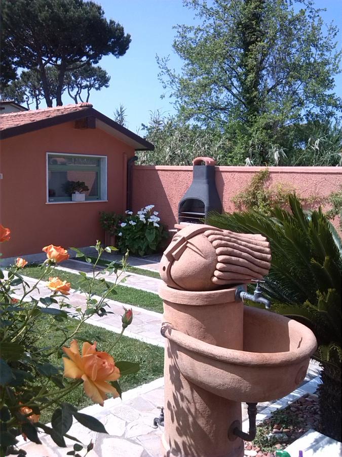 Giusy Bed And Breakfast Marina Di Carrara Exterior foto