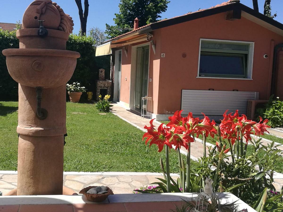 Giusy Bed And Breakfast Marina Di Carrara Exterior foto