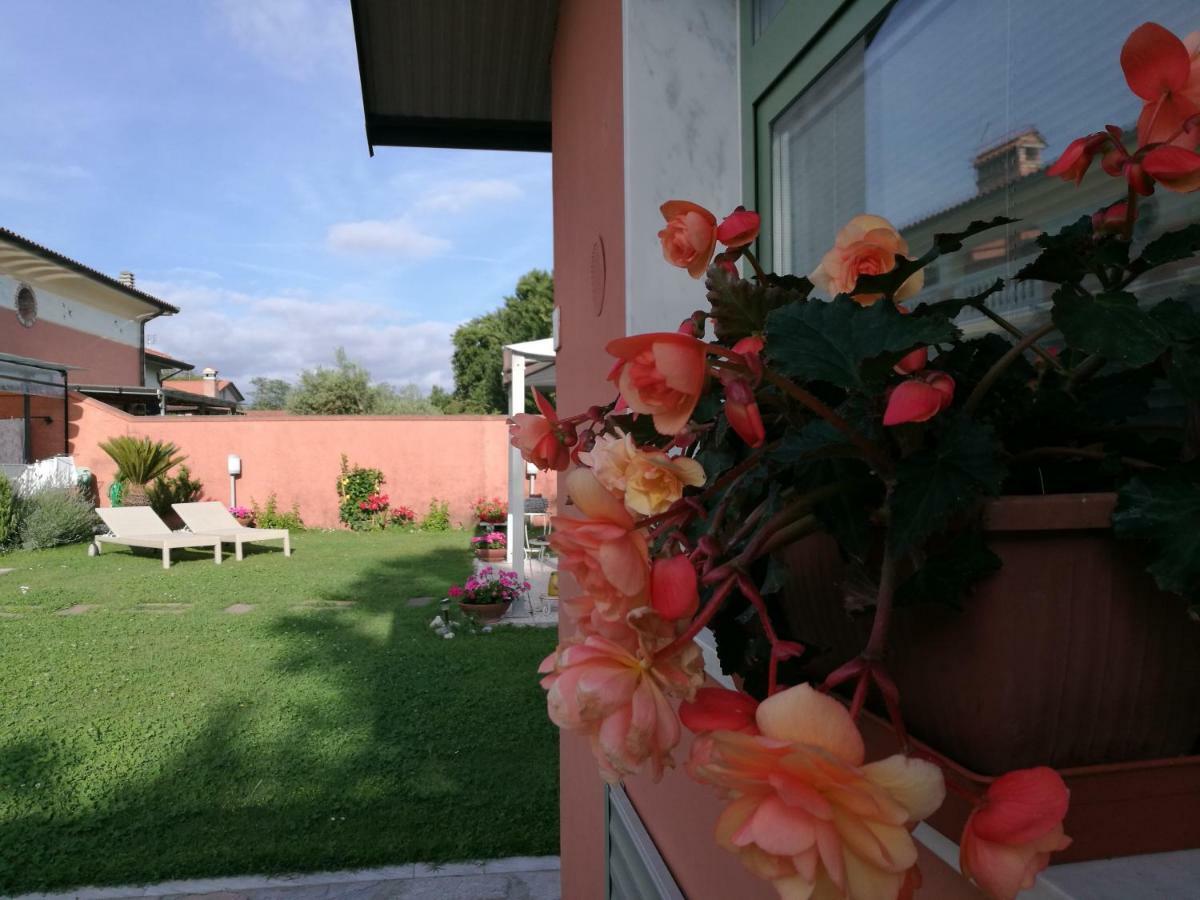 Giusy Bed And Breakfast Marina Di Carrara Exterior foto